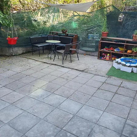 тих двустаен самостоятелен с двор,до площада на Apartment Sandanski