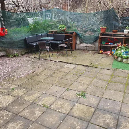 тих двустаен самостоятелен с двор,до площада на Apartament *